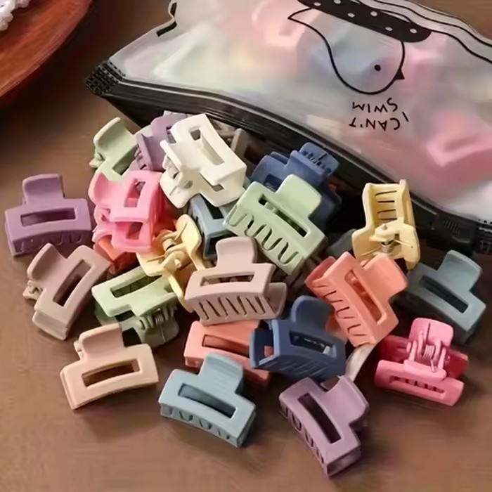 5/10/20/30 Pieces of Colorful, Small-Sized Kid’s Clip-On Hair Accessories with a Lattice Design – Valentine’s Day.