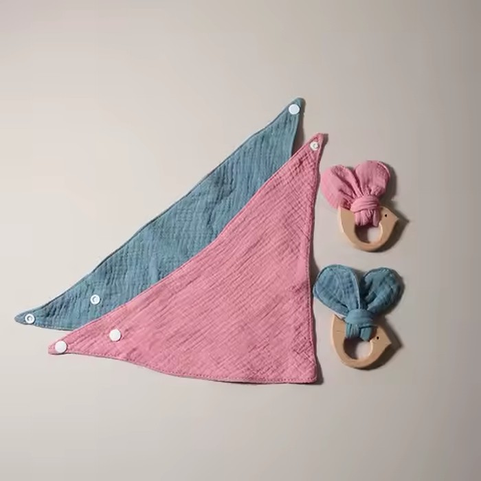New Arrival Muslin Cotton Baby Bibs And Wooden Bird Teether Gift Set for Newborn Eco-Friendly Baby Feeding Accessories