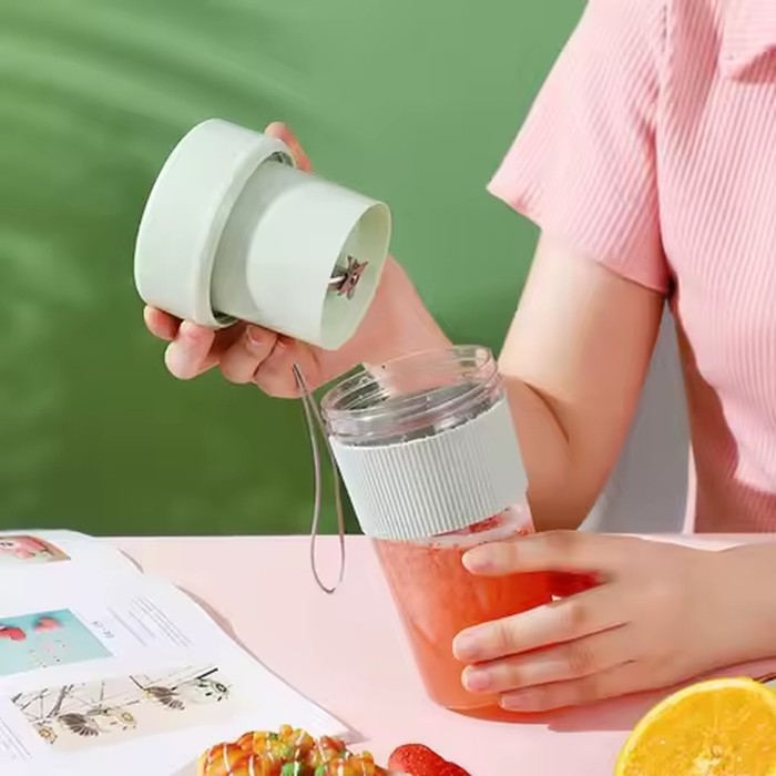 Portable Wireless Electric Fruit Juicer Cup Handheld 350 ML Juice Blender Cup Transparent with Straw Smoothie Mixer Cup Home