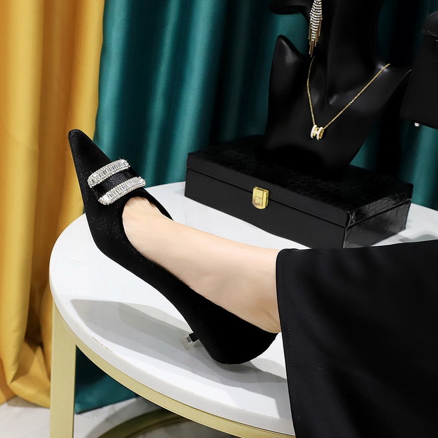 Strap-detail Mid-heel Dress Shoes — Black-39
