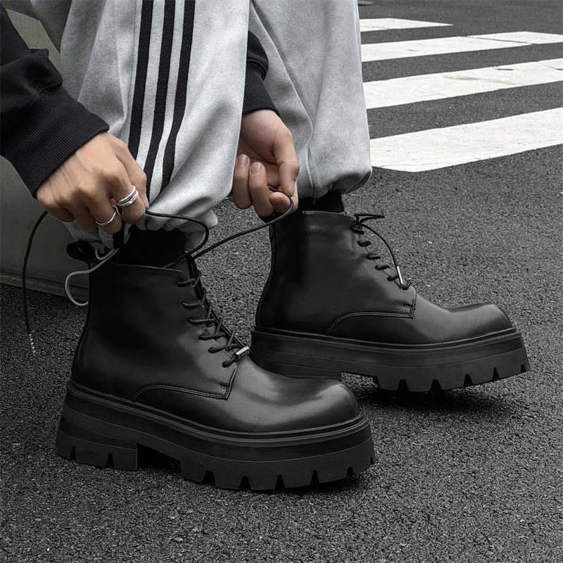 Work shoes & boots