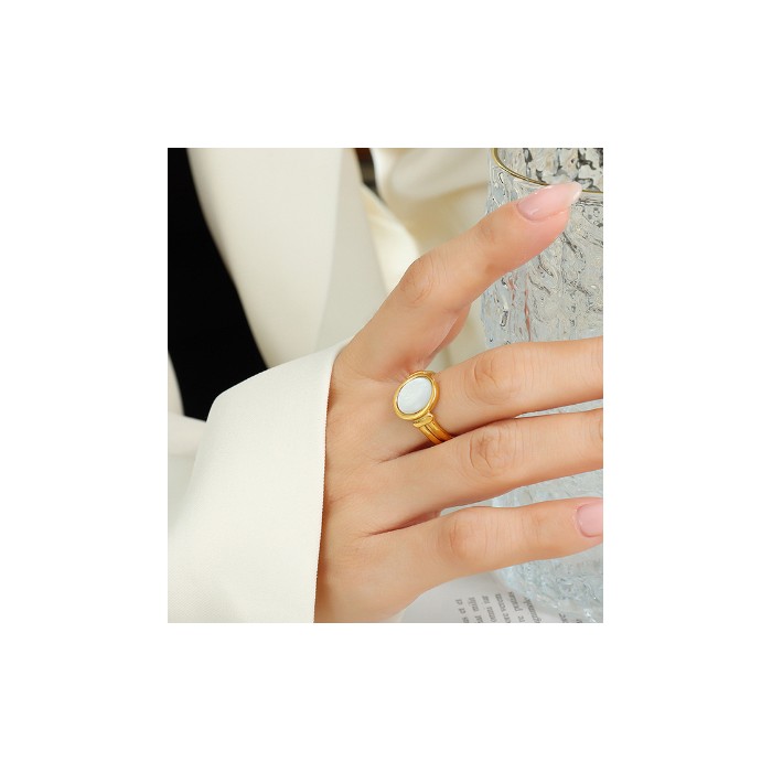 Belle Golden Seashell Ring